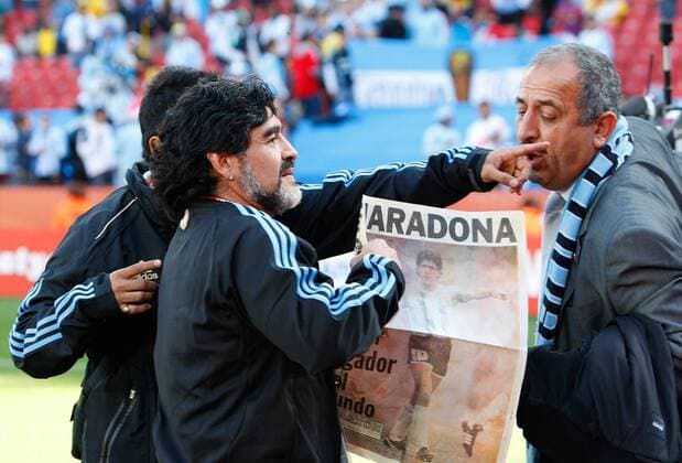 JOHANNESBURG,12.JUN.10 - FUSSBALL - FIFA Weltmeisterschaft 2010, Laenderspiel, Argentinien vs Nigeria. Bild zeigt Nationaltrainer Diego Maradona (ARG, C). 