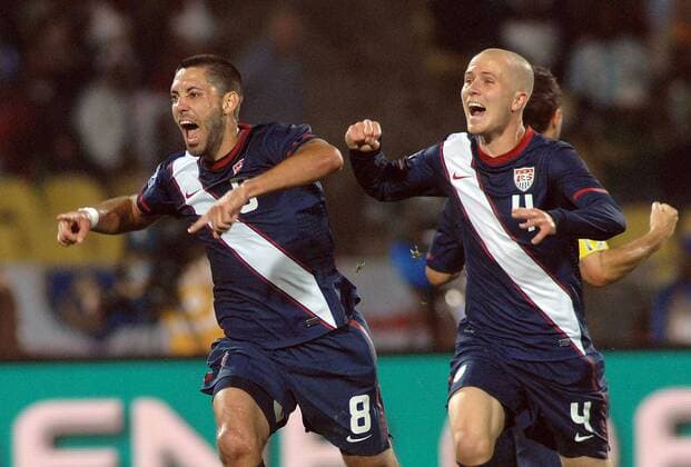 Football - World Cup 2010, England v USA 1:1, Clint Dempsey (USA, L) celebrates his equalising goal with Michael Bradley.  o0 Jubel, Freude