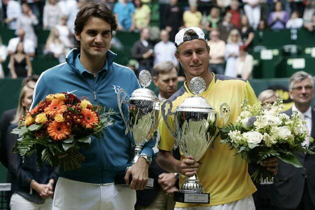 13.06.2010 - 18. Gerry Weber Open 2010 im Gerry Weber Stadion in Halle Westfalen: Tag 9 - Finale Finale Einzel - Zweiter Roger Federer ( Schweiz ), links - Sieger Lleyton Hewitt ( Australien ), rechts