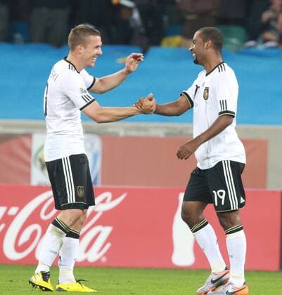 FIFA Weltmeisterschaften 2010, Vorrunde, Gruppe D, Deutschland vs. Australien ,13.06.2010, SMC Moses Mabidha Stadium, Durban - v.li.: Lukas Podolski, Cacau (GER)