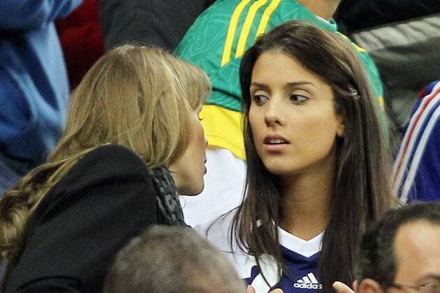 Spielerfrauen FRA - Jude Cisse (li., Ehefrau von Djibril Cisse) und Ludivine Sagna (Ehefrau von Bakary Sagna) EdLEMAISTRE  Cape Town