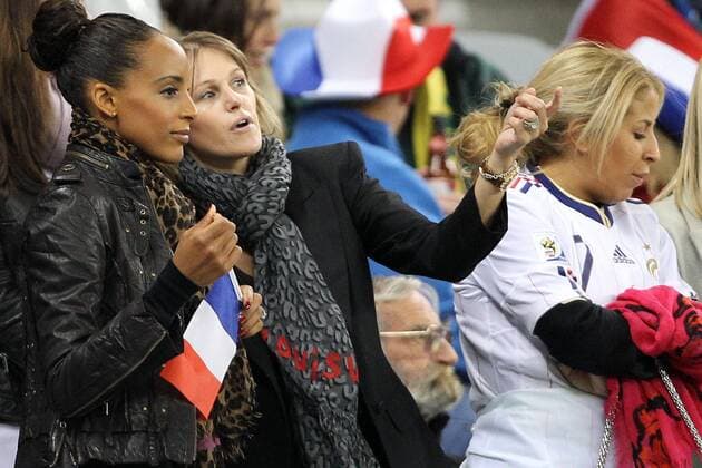 Spielerfrauen FRA - Charlene Suric (Freundin von Gael Clichy, li. ) Jude Cisse (Mitte, Ehefrau von Djibril Cisse) und Wahiba Ribery (Ehefrauv von Franck Ribery) EdLEMAISTRE  Cape Town