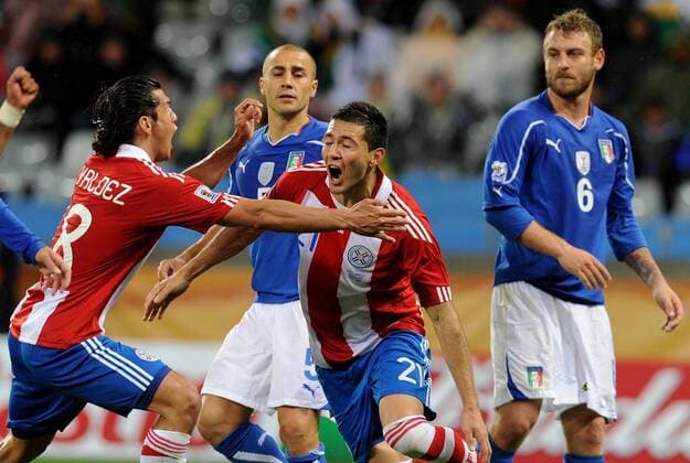 Antolin Alcaraz (2R) s celebration for his 1-0 s leading goal scored for Paraguay ---- Italy (blue) vs Paraguay (red white) - World Cup 2010, Cape Town, 14 06 2010 giorgioxperottino