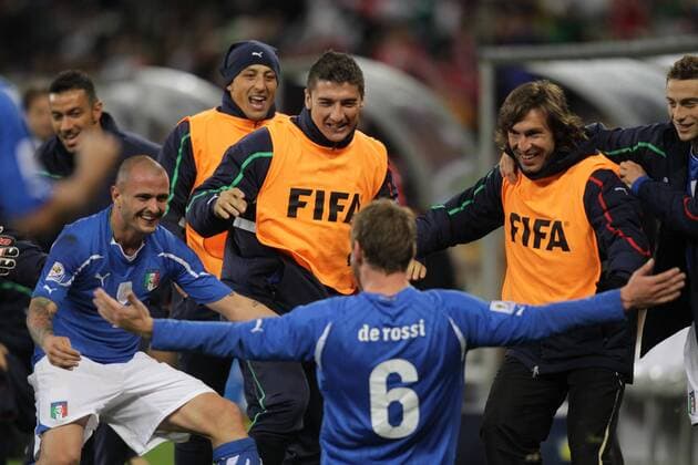 Daniele De Rossi of Italy (bottom) celebrates the goal with his teammates R to L: Claudio Marchisio, Andrea Pirlo, Salvatore Bocchetti, Angelo Palombo, Simone Pepe and Fabio Quagliarella during the Group F first round match against Paraguay at 2010 FIFA World Cup at Green Point stadium in Cape Town  o0 Jubel, Freude