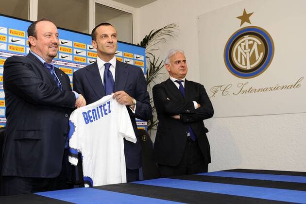 Inter Mailand stellt den neuen Trainer vor: Trainer Rafael Benitez li., Technischer Direktor Marco Branca, Mitte 