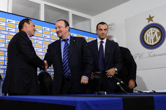 Inter Mailand stellt den neuen Trainer vor: Trainer Rafael Benitez Mitte, Generaldirektor Ernesto Paolillo li. und Technischer Direktor Marco Branca re. 