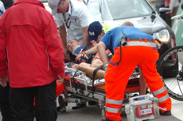 2010, Tour de Suisse, tappa 04 Schwarzenburg - Wettingen, Caisse d Epargne 2010, Arnaud Coyot, Wettingen  o0 Verletzung Sanitäter Trage Erste Hilfe