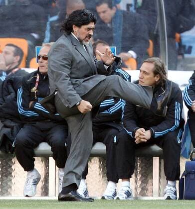 JOHANNESBURG Argentinien (blau) vs. Südkorea (Korea rot) . Bild zeigt die Enttaeuschung von Teamchef Diego Maradona (ARG).  o0 Nationaltrainer, Trainer
