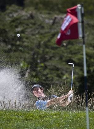 Rory McIlroy of Northern Ireland hits out of a bunker to the 11th hole in the first round of the U.S. Open in Pebble Beach, California on June 17, 2010.  SXP2010061711 o0 Nordirland Versenkung Sand Sandbunker Bunkerspiel Mc Ilroy