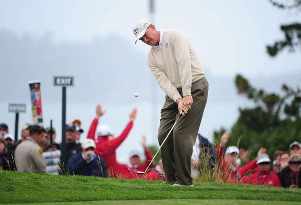 Ernie Els of South Africa chips on the 12th hole in the second round of the U.S. Open in Pebble Beach, California on June 18, 2010.  PBP2010061814 o0 RSA