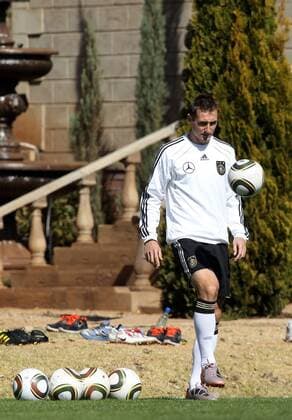 PRETORIA, Training, Velmore Grande Hotel 19.06.2010: Miroslav Klose (Deutschland) am Ball Tshwane