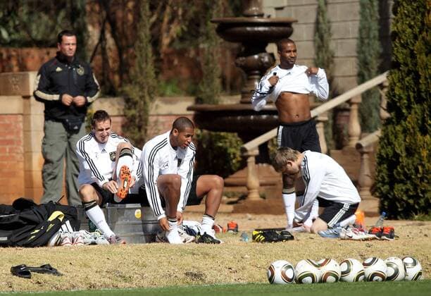 PRETORIA, Training, Velmore Grande Hotel 19.06.2010, v.li.: Miroslav Klose, Dennis Aogo, Marko Marin und Cacau (hint., alle Deutschland) Tshwane