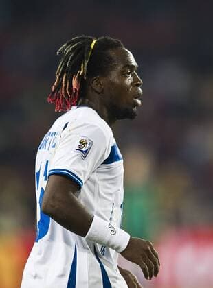 Walter MARTINEZ, HON mit bunten Rastalocken, Frisur Spanien (ESP rot) vs. Honduras (HON weiß) 2:0