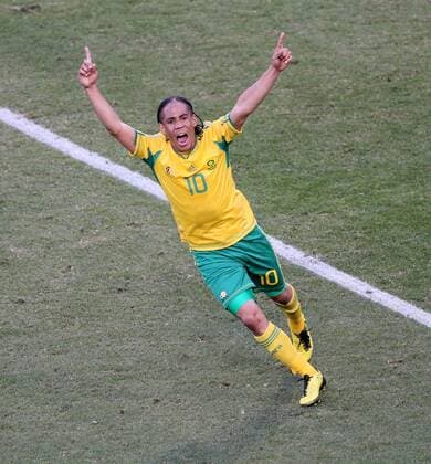 South Africa s Steven Pienaar celebrates his sides second goal FIFA World Cup 2010 Group A France (FRA blue) vs South Africa (RSA yellow) 22nd June, 2010 EDITORIAL USE ONLY. No use with unauthorised audio, video, data, fixture lists, club league logos or live services. Online in-match use limited to 120 images, no video emulation. No use in betting, games or single club league player publications. o0 Jubel Freude Einzelbild Freisteller