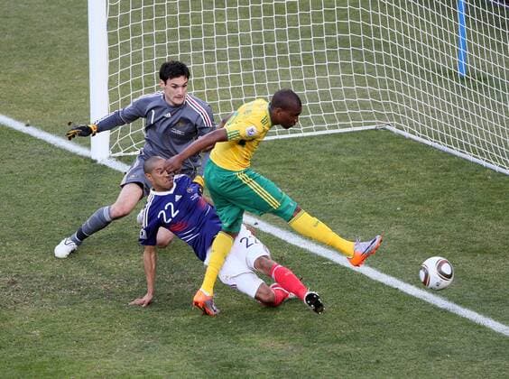 South Africa s Katlego Mphela scoring his sides second goal against France s goalkeeper Hugo Lloris (top) and Gael Clichy FIFA World Cup 2010 Group A France (FRA blue) vs South Africa (RSA yellow) 22nd June, 2010 EDITORIAL USE ONLY. No use with unauthorised audio, video, data, fixture lists, club league logos or live services. Online in-match use limited to 120 images, no video emulation. No use in betting, games or single club league player publications. o0 Tor