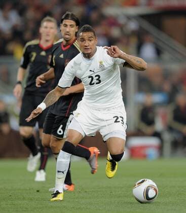 FUSSBALL WM 2010 VORRUNDE Gruppe D 23.06.2010 Ghana - Deutschland Kevin Prince BOATENG (vorn, Ghana) gegen Sami KHEDIRA (hinten, Deutschland)