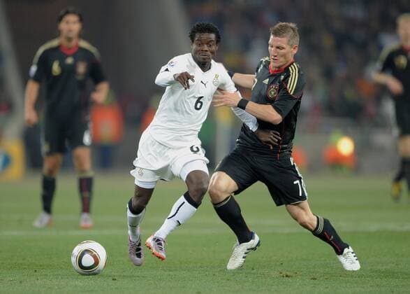 Gruppe D 23.06.2010 Ghana - Deutschland: Bastian SCHWEINSTEIGER (re, Deutschland) gegen Anthony ANNAN (Ghana)