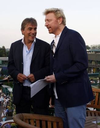 Wimbledon 2010,Sport, Tennis, ITF Grand Slam Tournament, BBC Kommentator John Inverdale (L) und Boris Becker (GER) als Zuschauer beim historischen Match zwischen Nicolas Mahut (FRA) und John Isner (USA) - Ende des Spiels am nächsten Tag mit 70:68