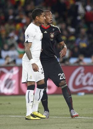 Fussball FIFA Weltmeisterschaft 2010 Johannesburg 23.06.2010 Ghana (GHA) - Deutschland (GER) 0:1 Kevin Prince BOATENG (Ghana, li.) und sein Halbbruder Jerome BOATENG (Deutschland)
