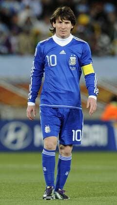 Argentinien (Blau) vs Griechenland (Weiß): Lionel Messi 