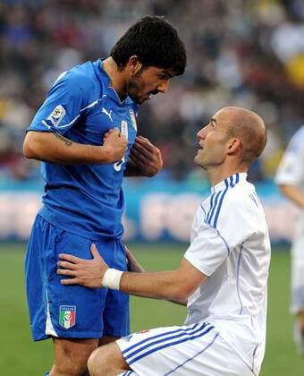 You talkin to me? Gennaro Gattuso (L, Italy) - Robert Vittek (Slovakia) - Slovakia vs Italy giorgioxperottino