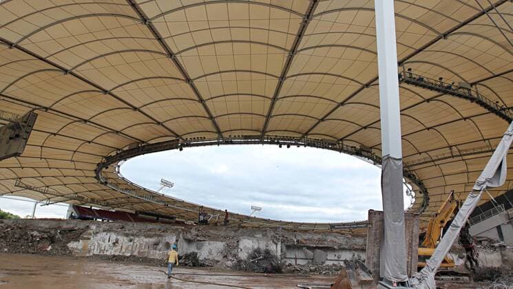 Fußball, Stadiongeschichte VfB Stuttgart Umbau der Cannstatter Kurve in der Mercedes Benz Arena, Heimspielstätte des VfB Stuttgart