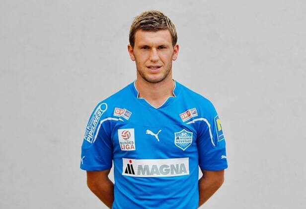 FUSSBALL - BL, Magna, Fototermin STEINBRUNN,AUSTRIA,26.JUN.10 - FUSSBALL - tipp3 Bundesliga powered by T-Mobile, SC Magna Wiener Neustadt, Mannschaftsfototermin. Bild zeigt Andreas Schicker (Magna). 