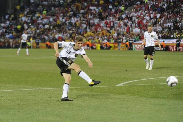 Tor zum 3-1 durch Thomas MUELLER (GER) - Achtelfinale, Fussball Weltmeisterschaft 2010