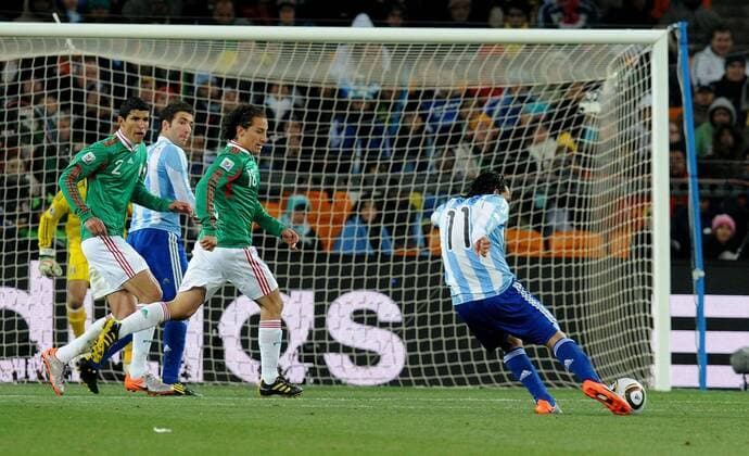 Carlos Tevez (R) s 3-0 leading goal scored for --- Argentina vs Mexico, World Cup 2010, Soccer City Stadium, Johannesburg giorgioxperottino - Serie 1 3 o0 Tor