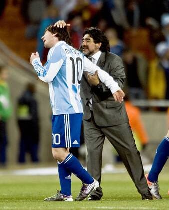 Trainer Diego MARADONA (re.) und Lionel MESSI (beide ARG), Achtelfinale, Argentinien (ARG) - Mexiko (MEX) 3:1, am 27.06.2010 in Johannesburg Fussball Weltmeistschaft 2010 o0 Jubel, Freude Nationaltrainer, Trainer