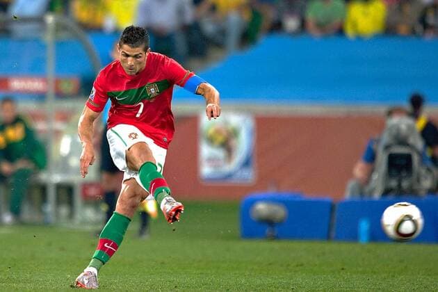 Cristiano Ronaldo (POR), JUNE 25, 2010 - Football : Cristiano Ronaldo of Portugal takes a free kick during the 2010 FIFA World Cup Group G match between Portugal 0-0 Brazil at Durban Stadium in Durban, .  (003868)
