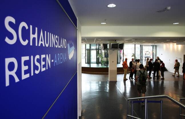 30.06.2010, Duisburg, Fussball, 2. Bundesliga, MSV Duisburg - Vorstellung des neuen Stadionnamens Schauinsland-Reisen-Arena. Der Schriftzug Schauinsland-Reisen-Arena ziert nun den Bereich des Spielertunnels im Stadion in Duisburg. o0 Sportstätte Wirtschaft Objekte