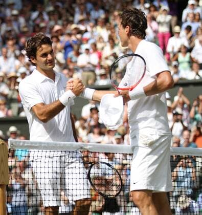 A victorious Czech Tomas Berdych r. shakes his Quarter-Final opponent Swiss Roger Federer s SUI hand at the Wimbledon championships in Wimbledon on June 30, 2010.. .  LON2010063003 o0 Jubel Freude Fairplay, fair play, Fairness