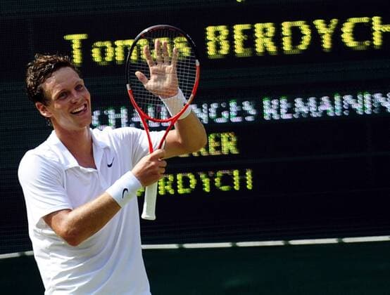 Tomas Berdych of the Czech Republic celebrates after the men s singles 4th round match at the 2010 Wimbledon Championships in London, Britain, June 30, 2010. .  o0 Jubel Freude