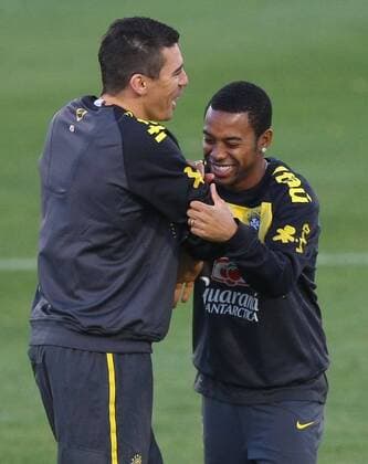 Lucio (L), Robinho (BRA) - Johannesburg - 30 06 2010. x(3)xCaetanoxBarreirax xFotoarenax  (1043)
