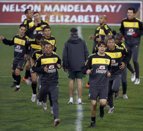 Kaka (re), Robinho (li BRA) - Johannesburg - 30 06 2010. x(134)xRodolfoxBuhrerx xLaxImagemx  (1058)