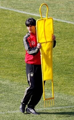 FUSSBALL - FIFA WM 2010, GER, Training PRETORIA,01.JUL.10 - FUSSBALL - FIFA Weltmeisterschaft 2010, Nationalteam Deutschland, Training. Bild zeigt Bundestrainer Joachim Löw (GER).  o0 Trainer