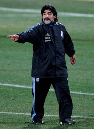FUSSBALL - FIFA WM 2010, ARG, Training PRETORIA,01.JUL.10 - FUSSBALL - FIFA Weltmeisterschaft 2010, Nationalteam Argentinien, Training. Bild zeigt Nationaltrainer Diego Maradona (ARG).  o0 Trainer