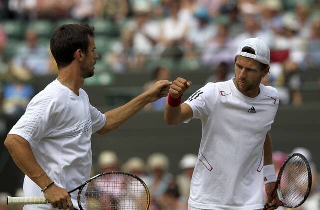 Wimbledon 2010,Sport, Tennis, ITF Grand Slam Tournament, Herren Doppel Semifinale,mit Kappe Juergen Melzer (AUT, R) und Philipp Petzschner (GER)
