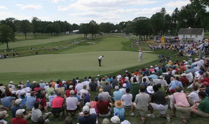 The crowd watches Tiger Woods (USA) putt on the 11th green during the first round of the AT&T National at Aronimink Golf Club in Newtown Square, Pennsylvania. Icon20810070152 o0 Fan, Zuschauer EDITORIAL USE ONLY