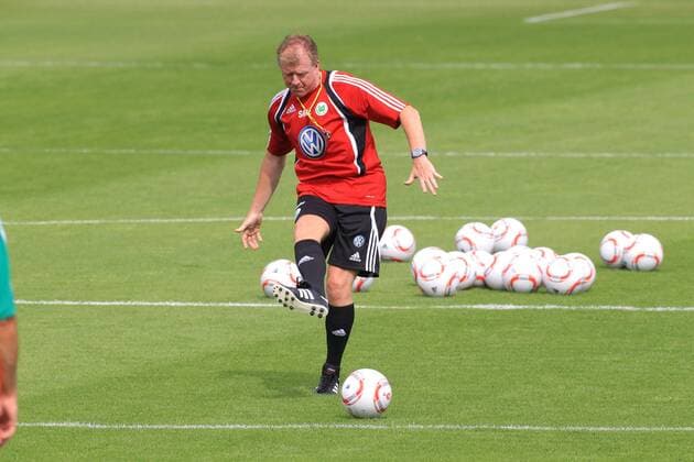 VfL Wolfsburg 1. Training am 01.07.2010. Trainer Steve McClaren. o0 Mc Claren