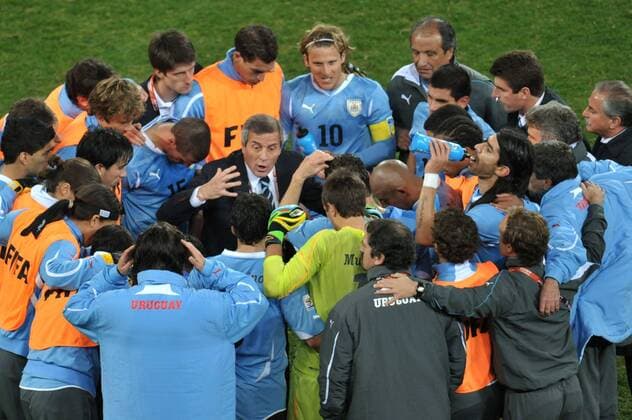 JOHANNESBURG, July 2, 2010 - Uruguay (blue) s head coach Oscar Tabarez (C) talks to his team at a 2010 World Cup quarterfinal soccer match against Ghana at Soccer City stadium in Johannesburg, on July 2, 2010. . 