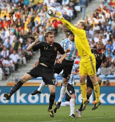 (L-R) Per Mertesacker of Germany, Martin Demichelis of Argentina, Manuel Neuer and Jerome Boateng of Germany - 2010 World Cup quarterfinal soccer match between Germany and Argentina in Cape Town on July 3,2010.  o0 Abwehr