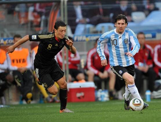 Mesut Özil (L) of Germany vies with Lionel Messi of Argentina during their 2010 World Cup quarterfinal soccer match at Green Point stadium in Cape Town on July 3, 2010.  o0 Aufmacher