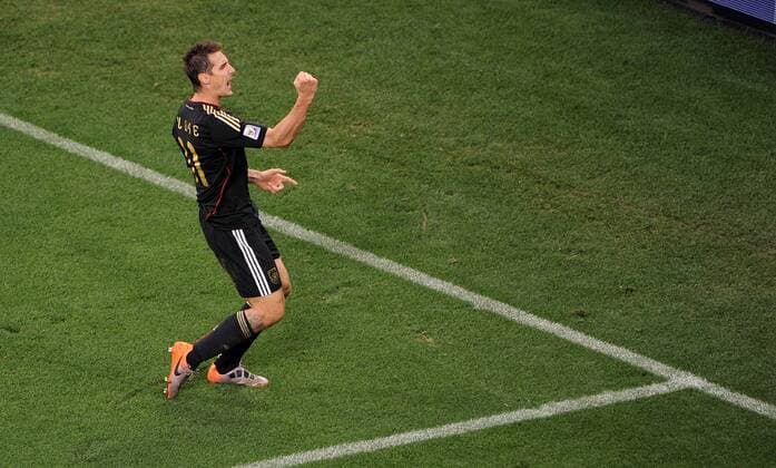 FUSSBALL WM 2010 VIERTELFINALE 02.07.2010 ARGENTINIEN - DEUTSCHLAND Miroslav KLOSE (Deutschland) bejubelt sein 0:4