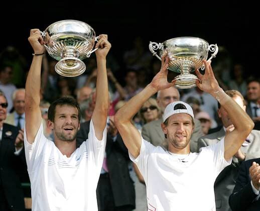 Finale, Siegerehrung. Bild zeigt den Jubel von Philipp Petzschner (GER) und Jürgen Melzer (AUT mit Kappe). Keywords: Pokal.  o0 Trophäe Objekte Freude