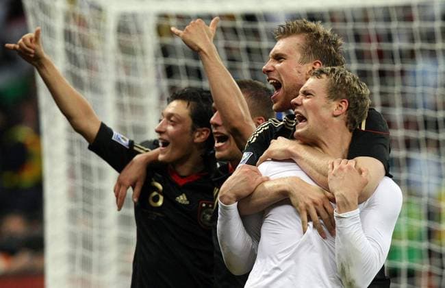 CAPE TOWN, 3 July 2010: Manuel Neuer (R), Per Mertesacker (2.R) and Mesut Özil (L) from Germany celebrate their win over Argentina during the quarterfinal match between Argentina and Germany on July 3, 2010 at the Cape Town Stadium in Cape Town, Gallo0000119310 o0 Jubel, Freude