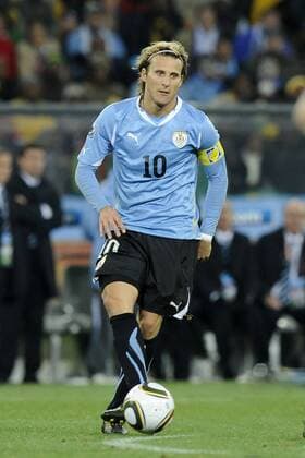 Uruguay (blau) vs. Ghana (rot) in Johannesburg Diego Forlan 
