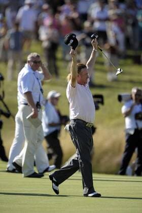 Golf: Open de France Alstom 2010 - 04.07.2010 - Round 4 - Jubel von Sieger Miguel Angel Jimenez (ESP) --- JBAutissier  o0 Freude Freisteller