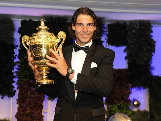 Tennis The Wimbledon Championships 2010 London Rafael Nadal Spain beim jährlichen Championsdinner in einem Londoner Hotel o0 Sieg, Sieger Pokal Trophäe Objekte